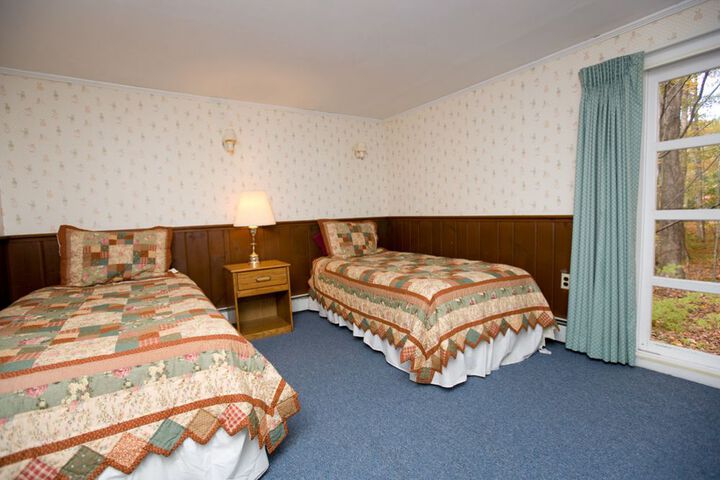 Room 4 of 40