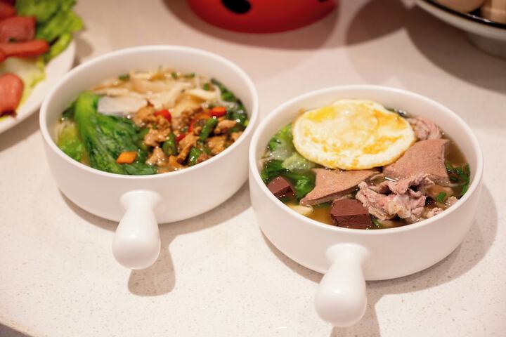 Dining 11 of 14