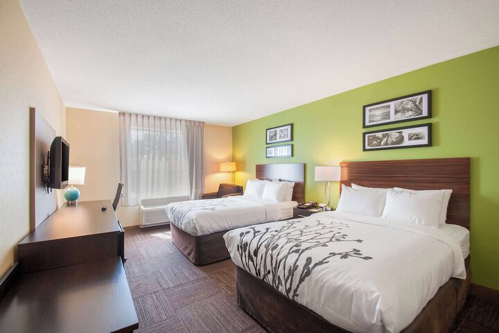 Double Accessible 2 Double Beds (8 of 12)
