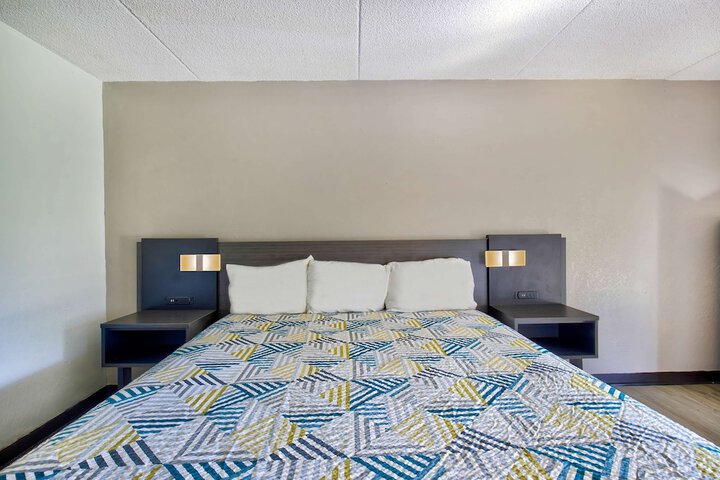 1 King Bed (11 of 14)