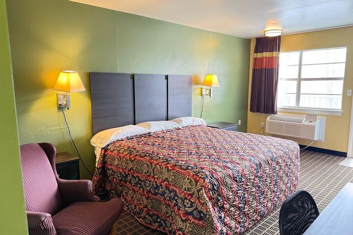 Standard Single Room 1 King Bed (18 of 18)