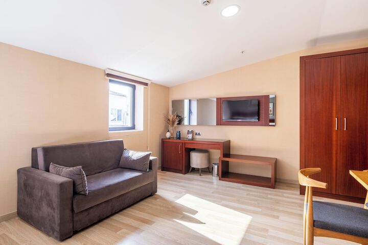 Room 32 of 75
