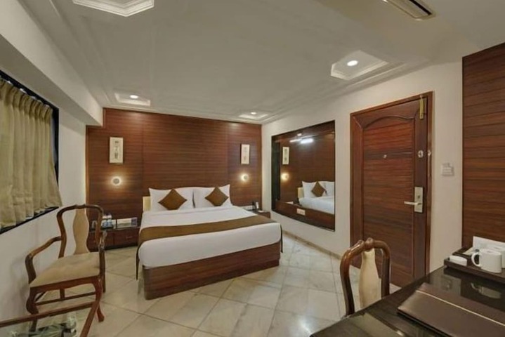 Room 7 of 19