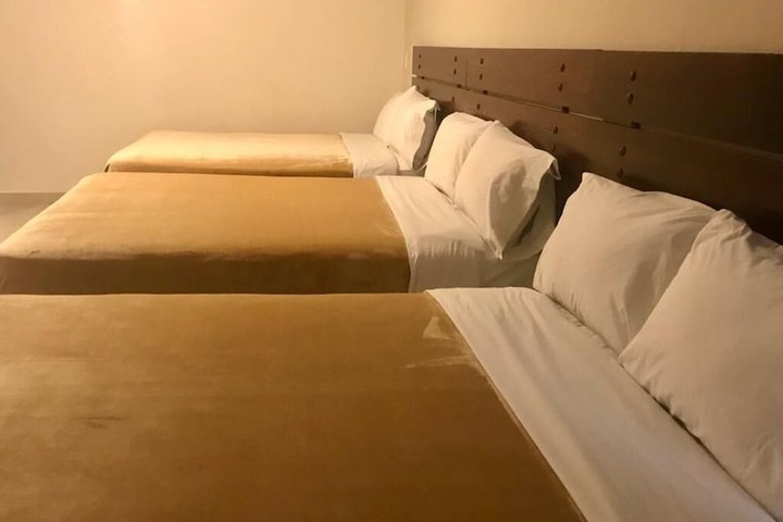 Room 5 of 9