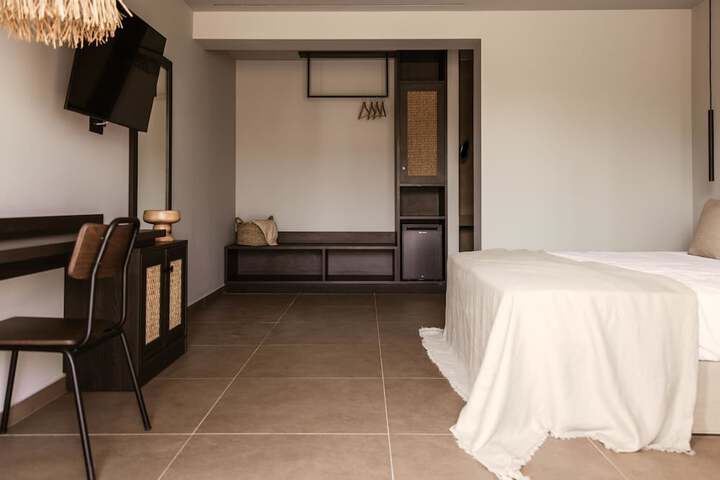 Room 14 of 221