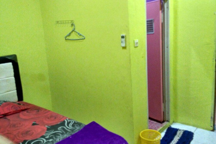 Room 10 of 12