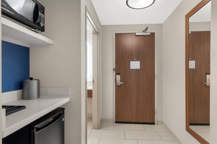 Room 15 of 44