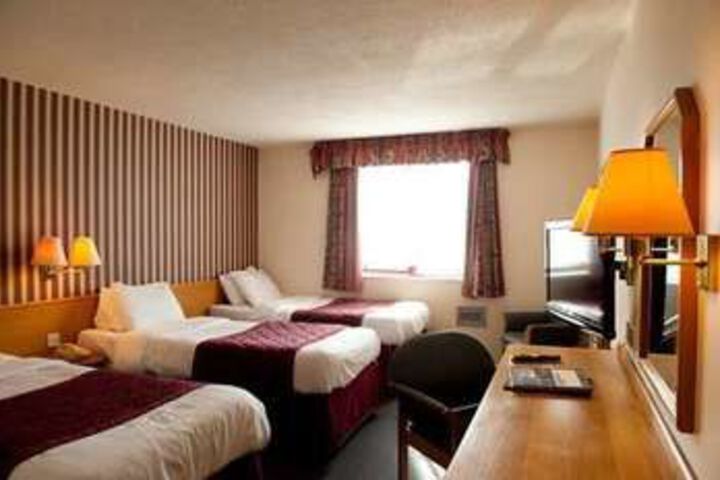 Room 8 of 12