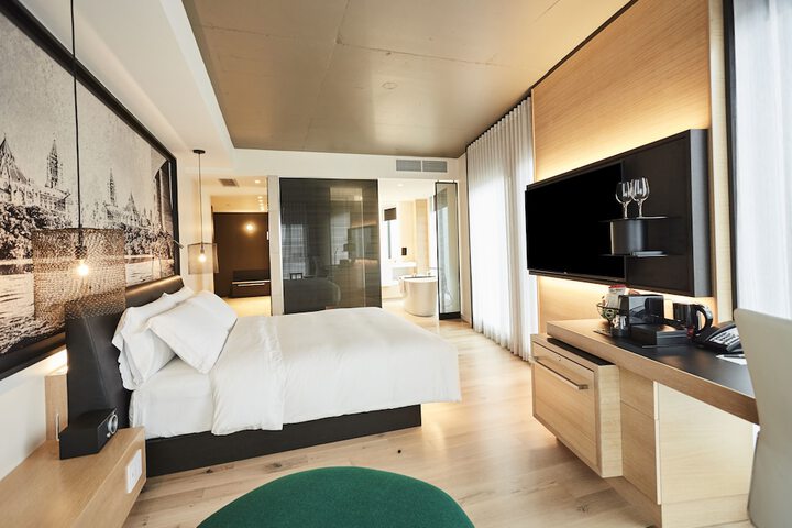 Room 12 of 44