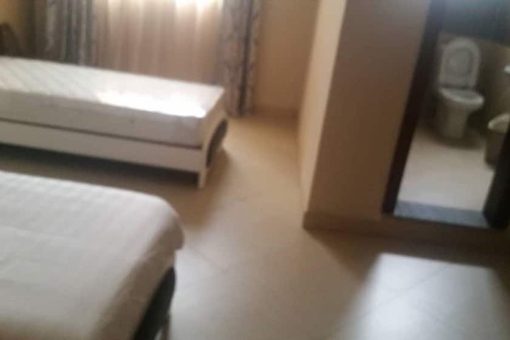 Room 6 of 14