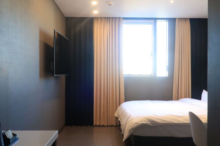 Room 7 of 117