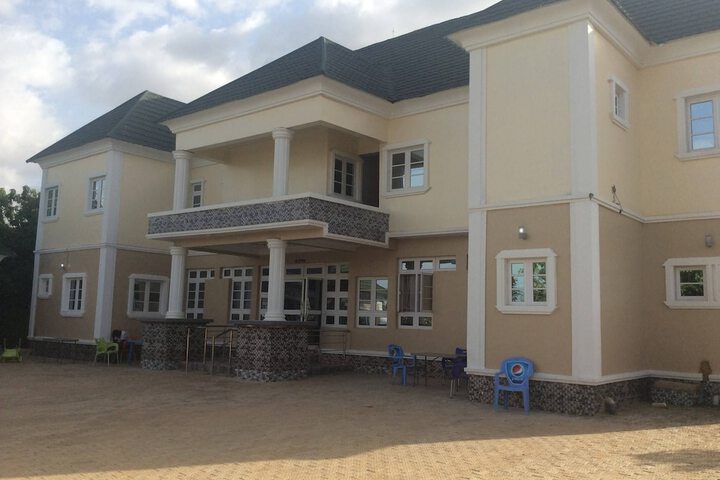 Santarosa Suites & Bar