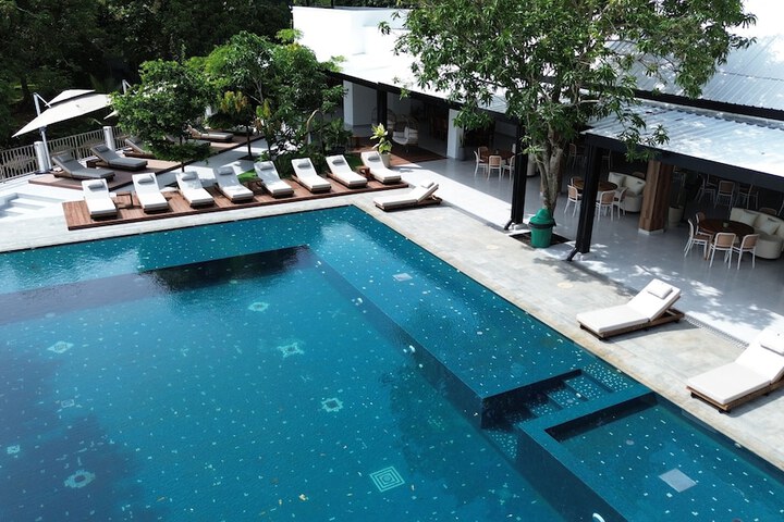 Pool 43 of 74