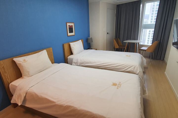 Room 9 of 35