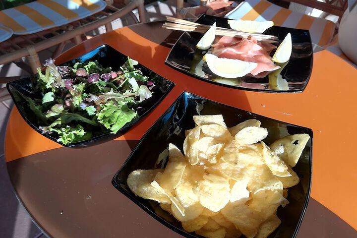 Snack bar