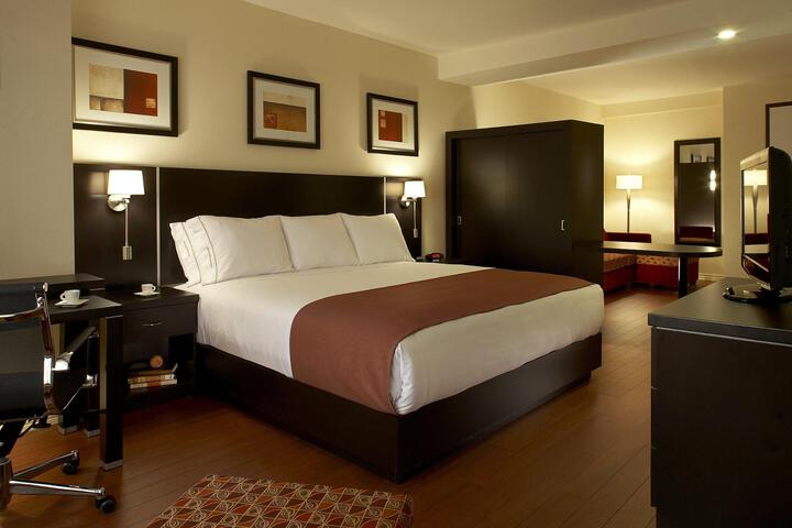 Standard | King Bed (8 of 12)