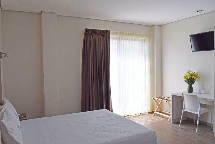 Room 8 of 16