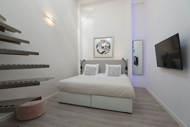 Room 17 of 77
