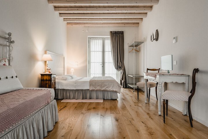 Room 10 of 80