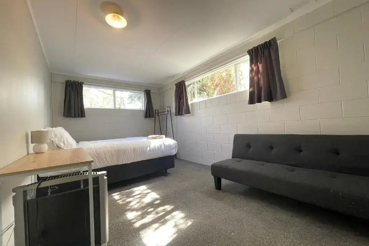 Room 3 of 10