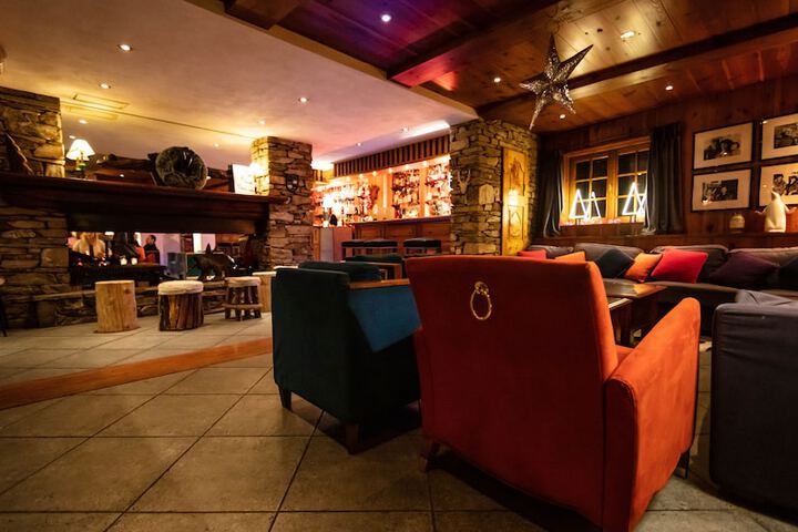 Lounge 61 of 64
