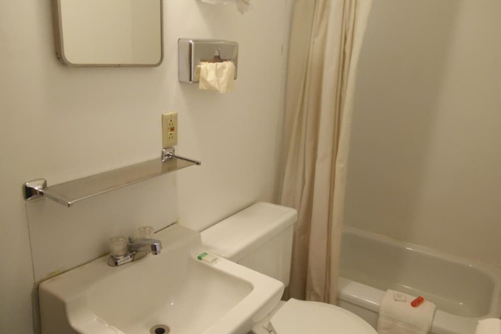 Room 32 of 45