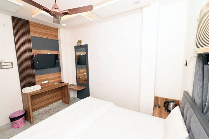 Room 4 of 29