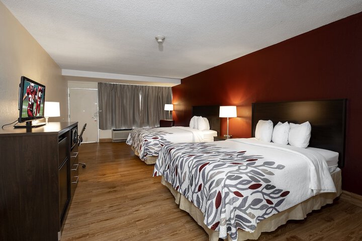 Deluxe 2 Double Beds (2 of 8)