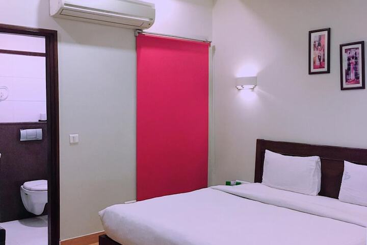 Room 16 of 28