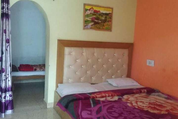 Room 9 of 34