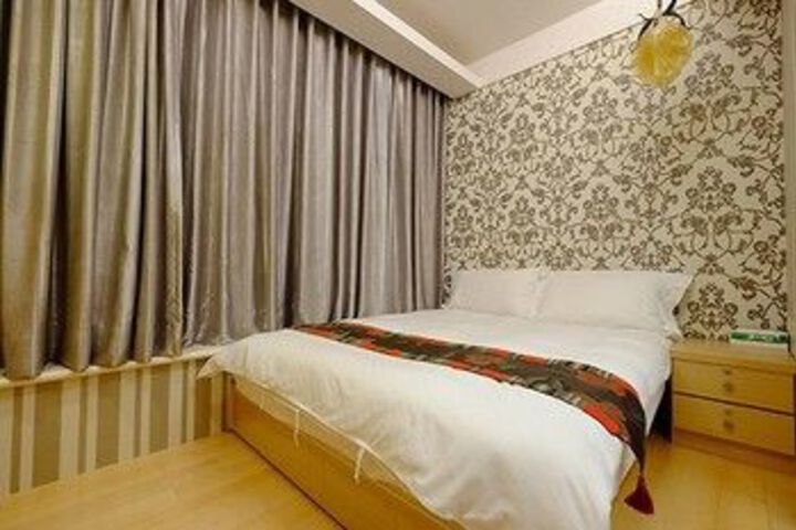 Room 4 of 14