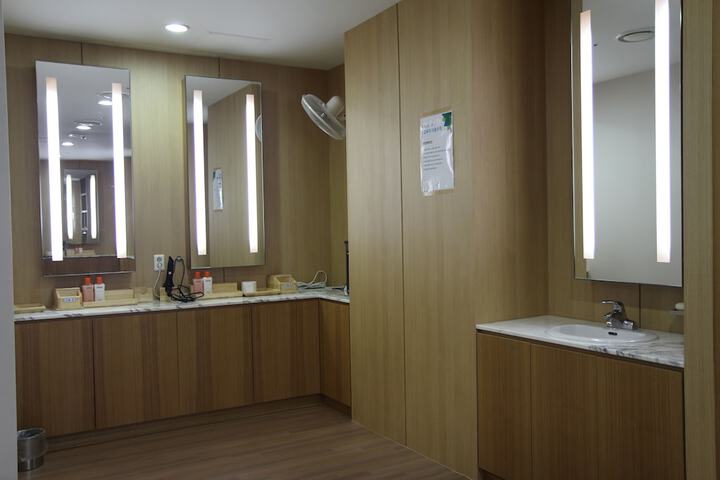 Room 60 of 119
