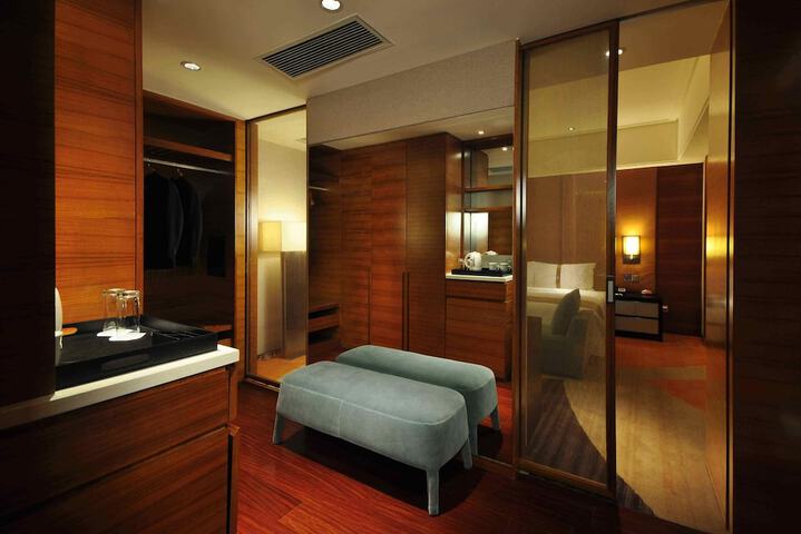 Room 4 of 109