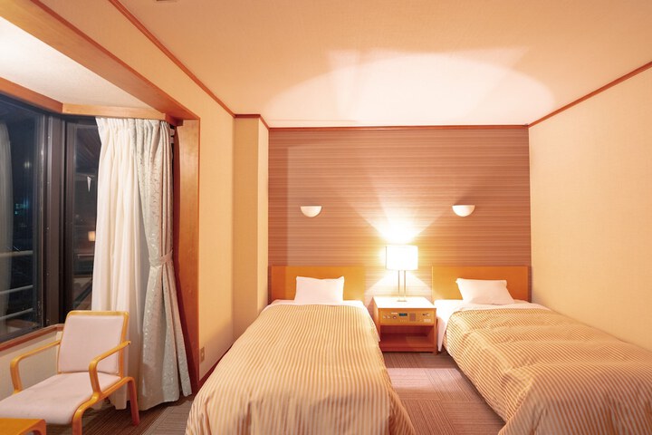 Room 6 of 30