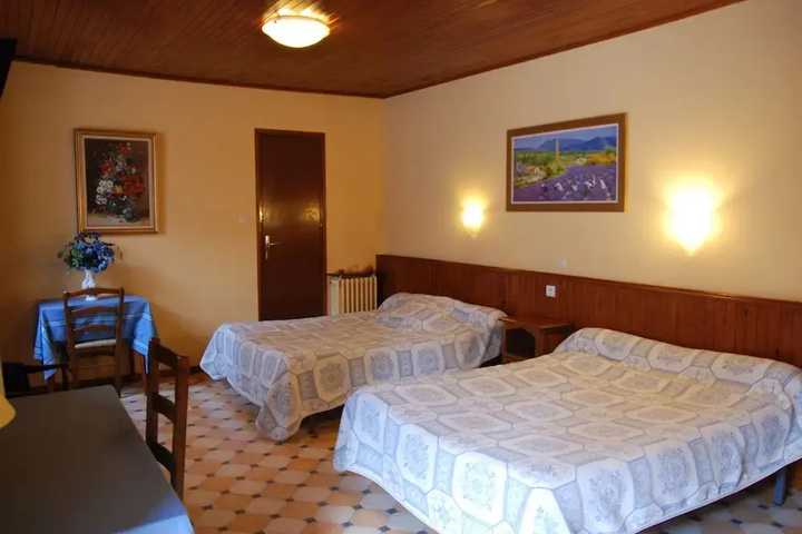 Room 4 of 9