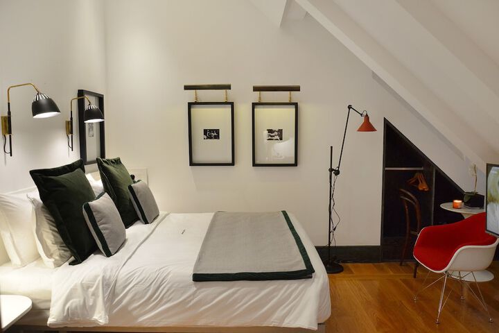 Room 40 of 143