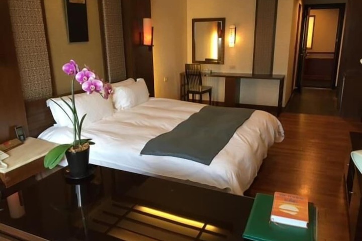 Room 8 of 43