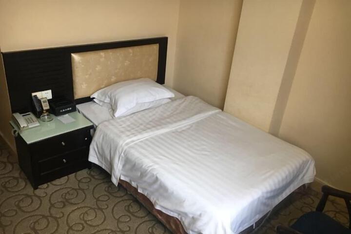 Room 9 of 28