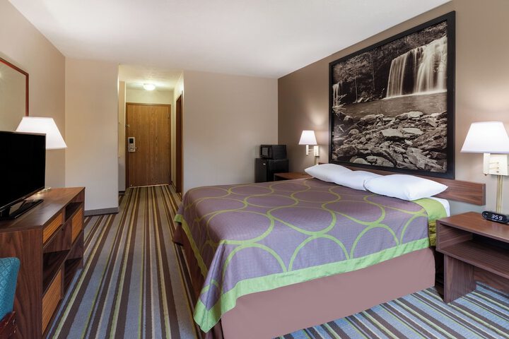 2 Queen Beds (1 of 5)