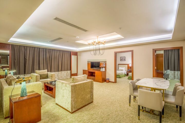 Room 25 of 43