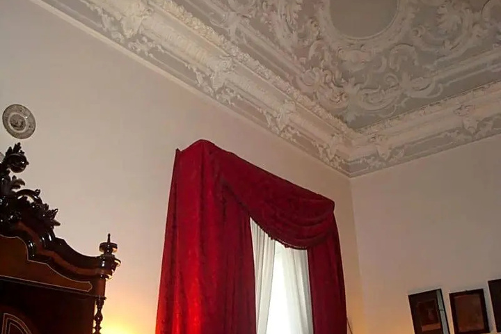 Room 5 of 14