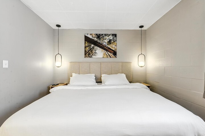 Room 9 of 32