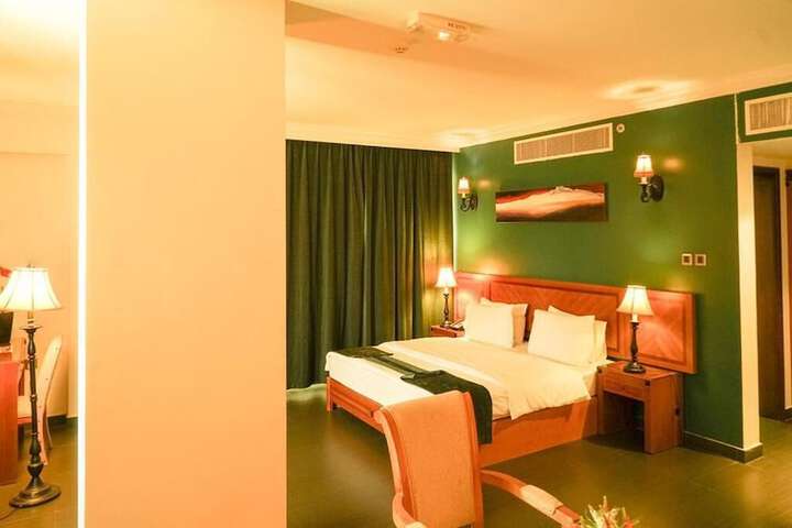 Room 2 of 38