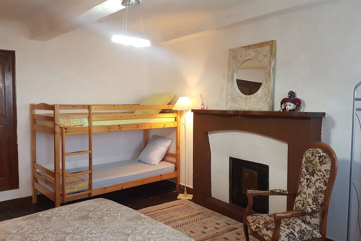 Room 4 of 8
