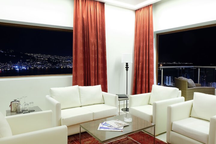 Room 25 of 63