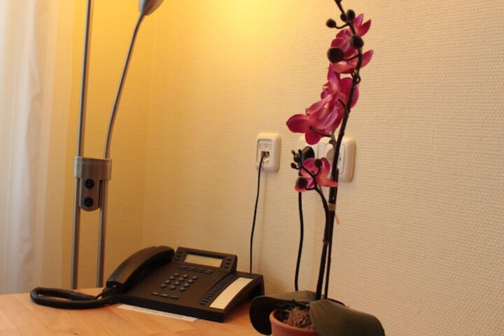 Room 16 of 36