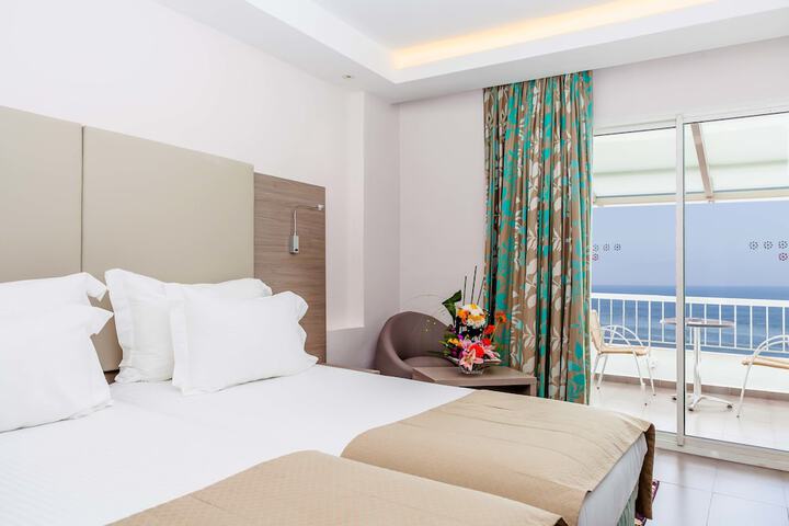 Room 19 of 184