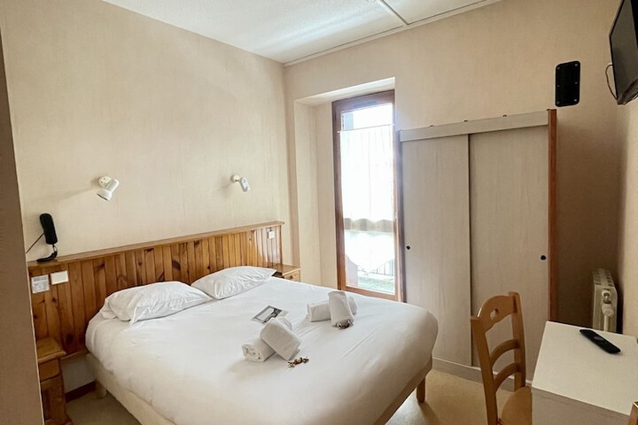 Room 5 of 25