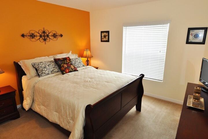 Room 2 of 8