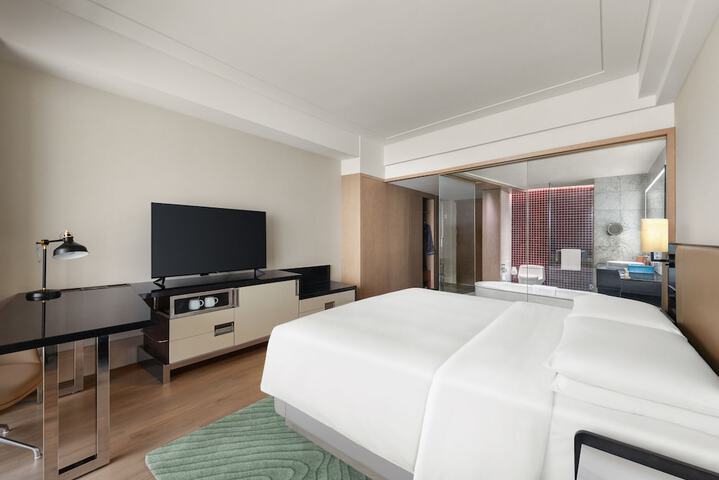 Room 37 of 102